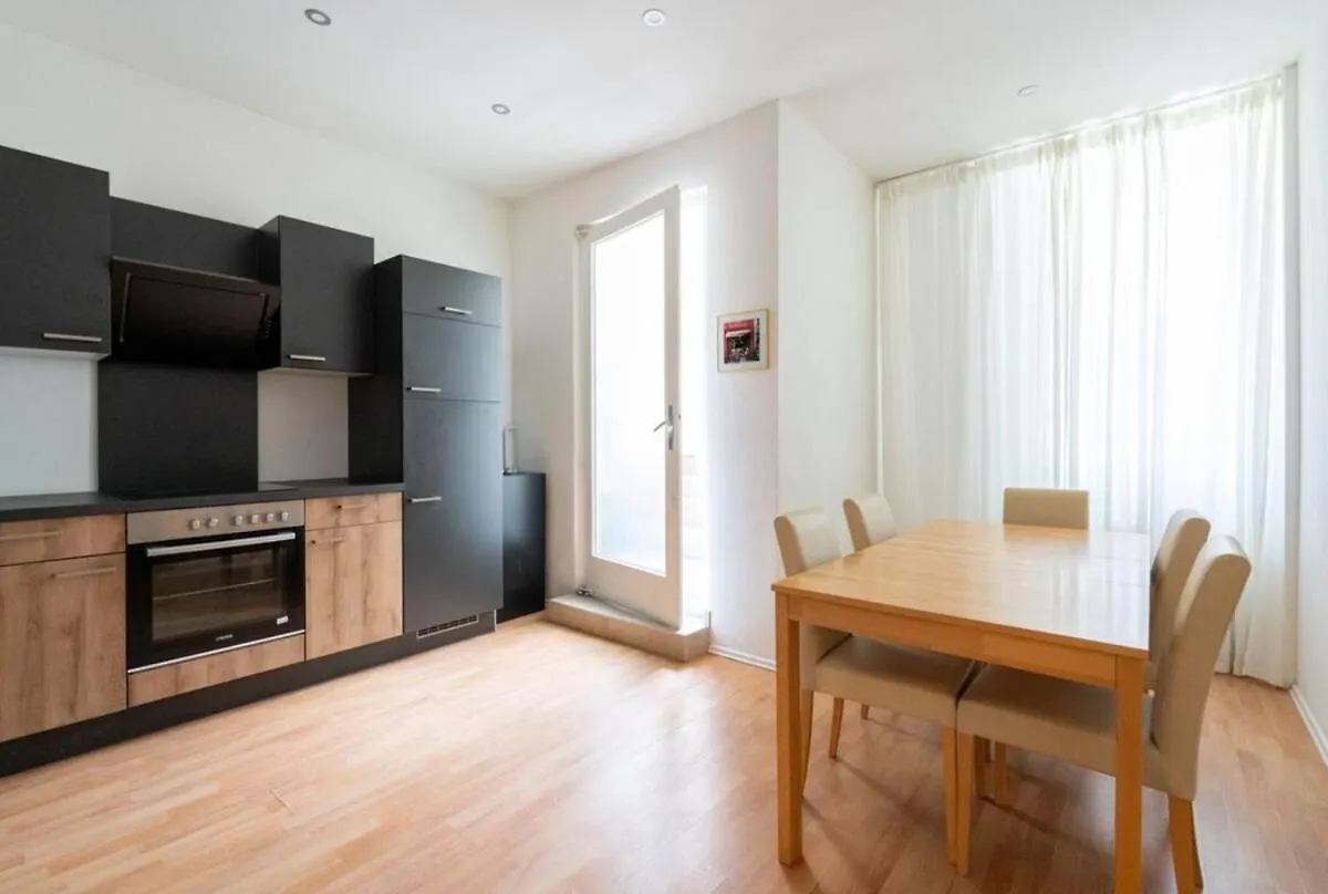 Spacious Stone Central Apartment 비엔나 0*,  오스트리아
