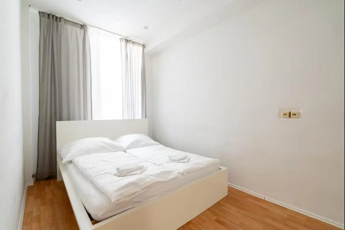 Spacious Stone Central Apartment 비엔나 오스트리아