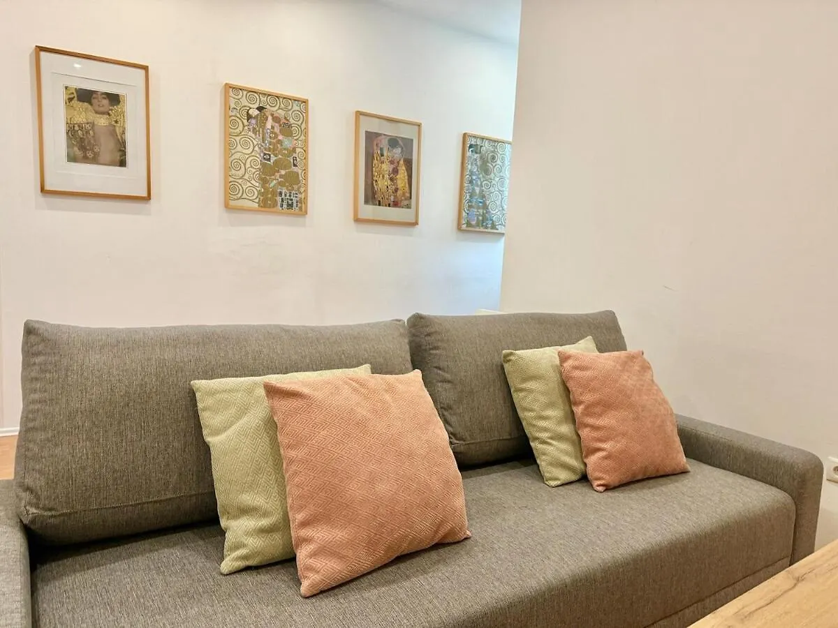 Spacious Stone Central Apartment 비엔나 오스트리아